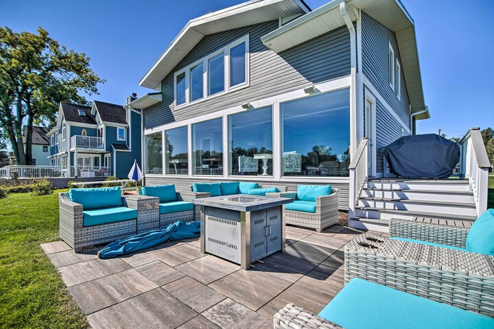 Home on Fox River: Modern Decor Style!