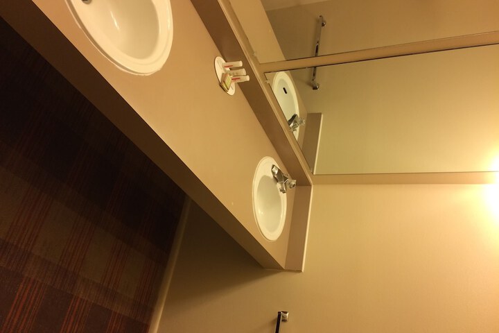 Room 15 of 32