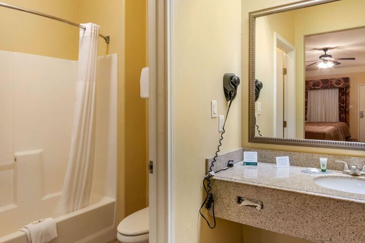 Quality Inn & Suites at the Outlets Mercedes / Weslaco