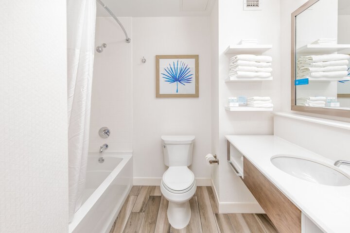 Hampton Inn & Suites Panama City Beach-Beachfront