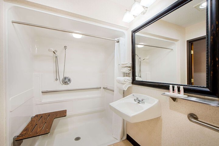 Room 15 of 48