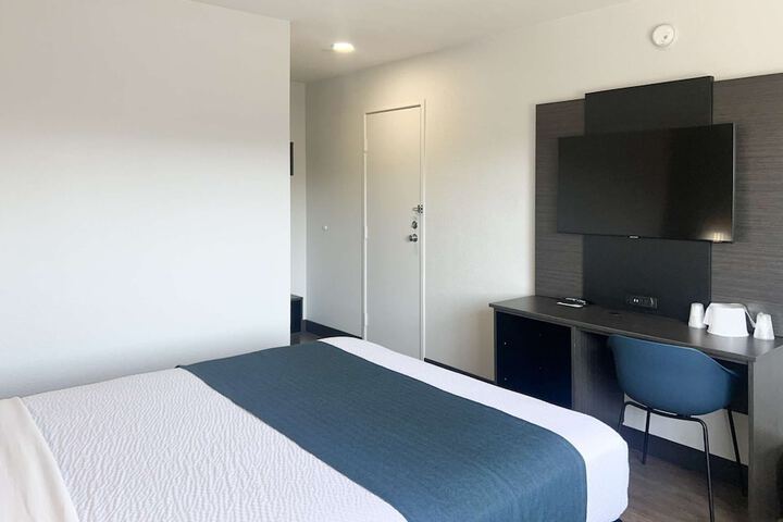 Room 11 of 26