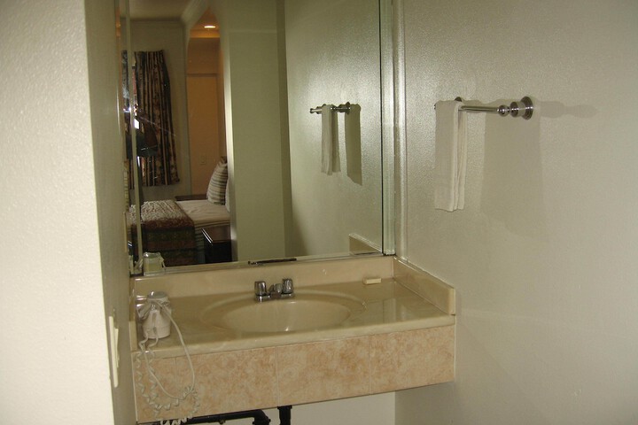 Room 12 of 33
