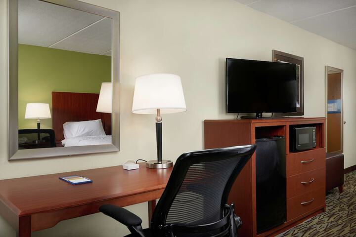 Room 11 of 23