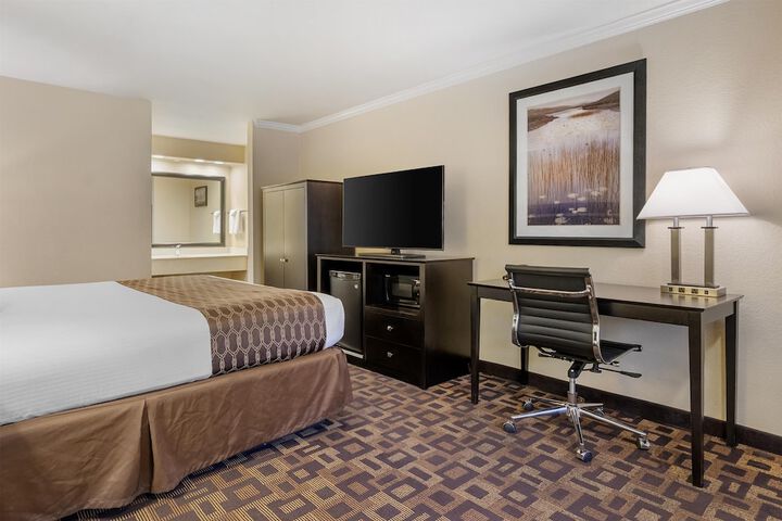 Best Western Plus Inn of Hayward