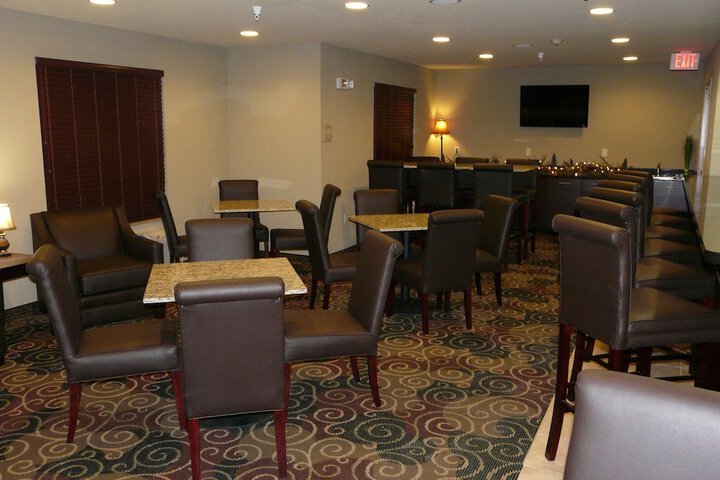 Lounge 36 of 40
