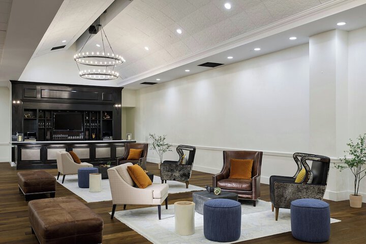 Lounge 130 of 161
