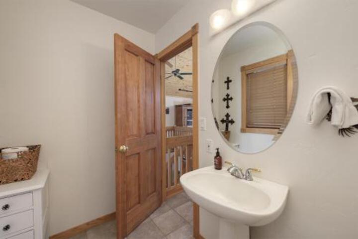 Mountain Peak 3.5 Bathrooms Home