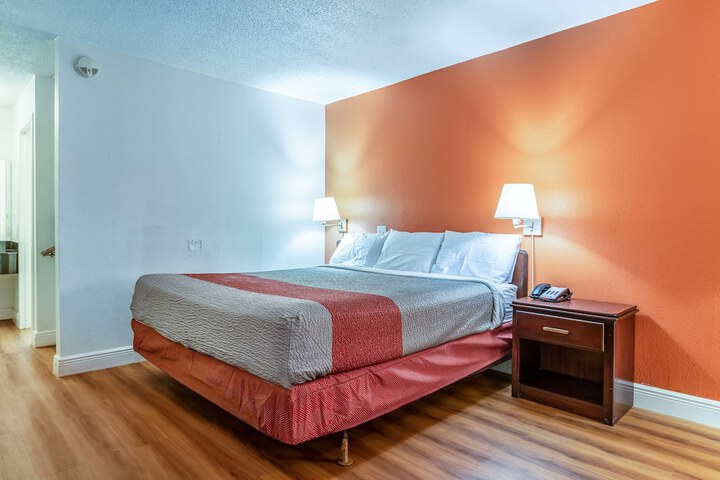 Room 35 of 43