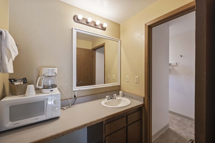 Room 40 of 65