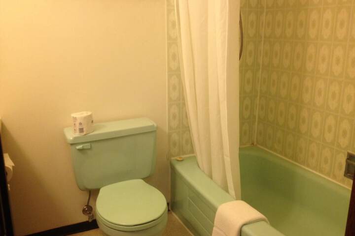 Room 11 of 27