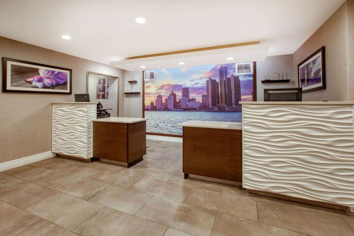 La Quinta Inn & Suites by Wyndham Detroit Utica