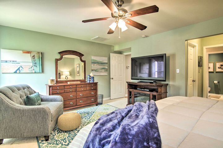 5 Mi to Bethany Beach: Chic Home w / Grill!