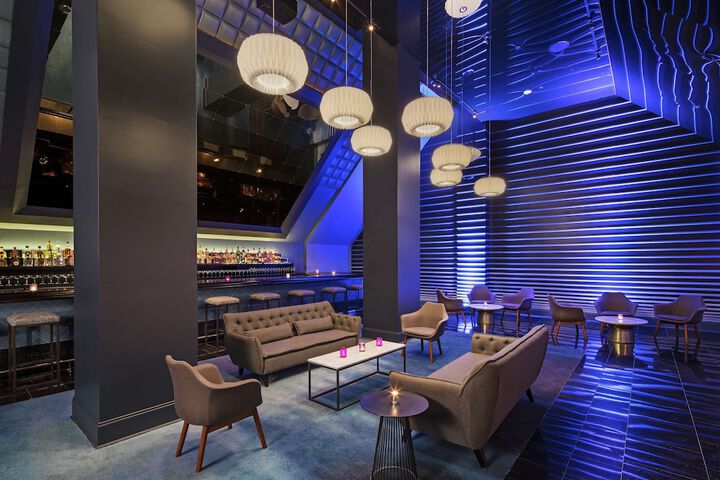 Lounge 66 of 80