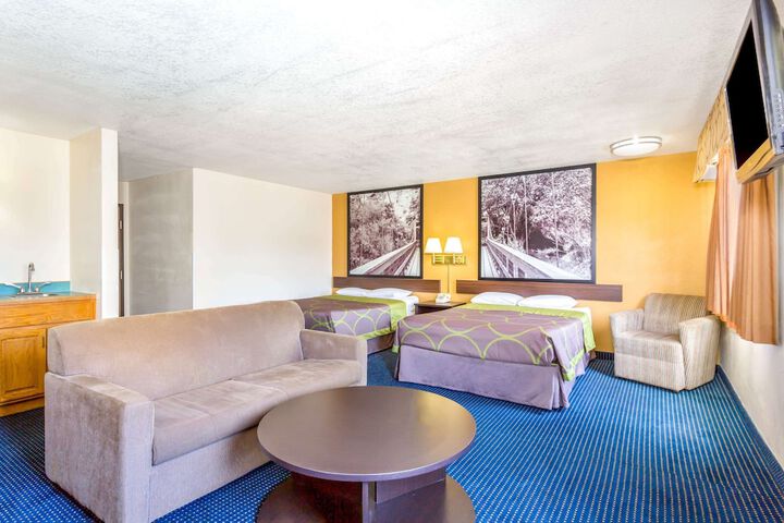 Room 7 of 16