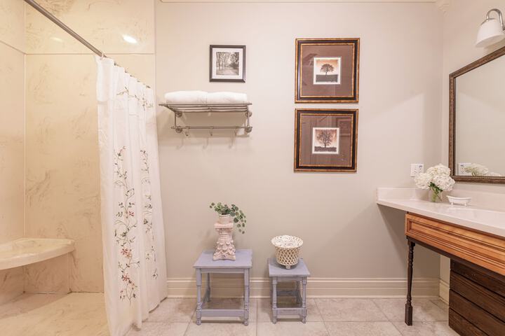 Room 12 of 32