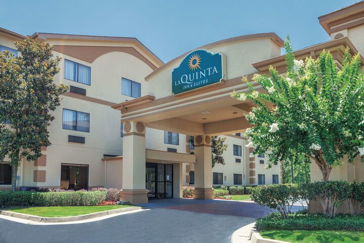La Quinta Inn & Suites by Wyndham Jackson Airport / Pearl