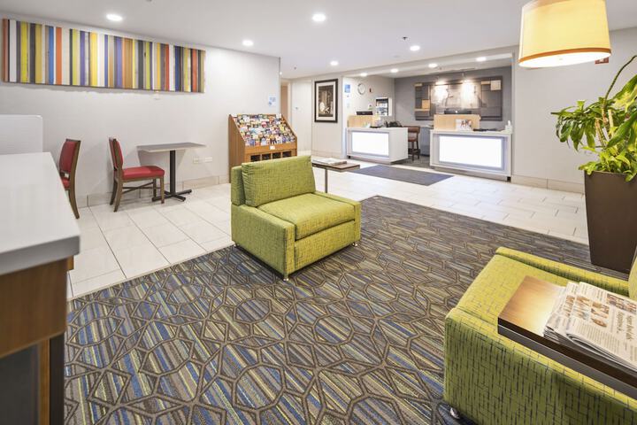 Holiday Inn Express Chicago NW - Vernon Hills by IHG