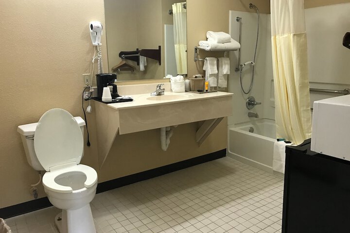 Room 9 of 12