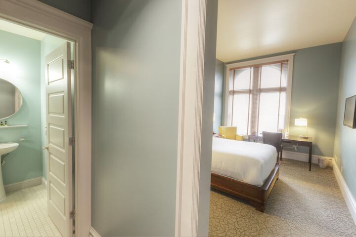 Montvale Hotel