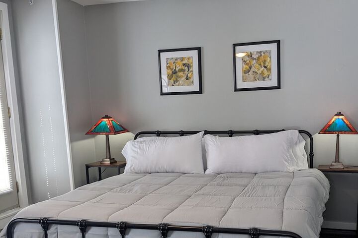 Room 33 of 62