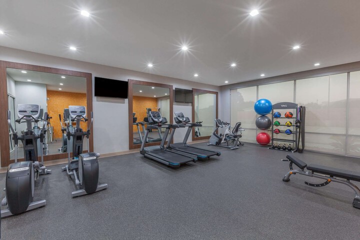 La Quinta Inn & Suites by Wyndham Houston East at Sheldon Rd