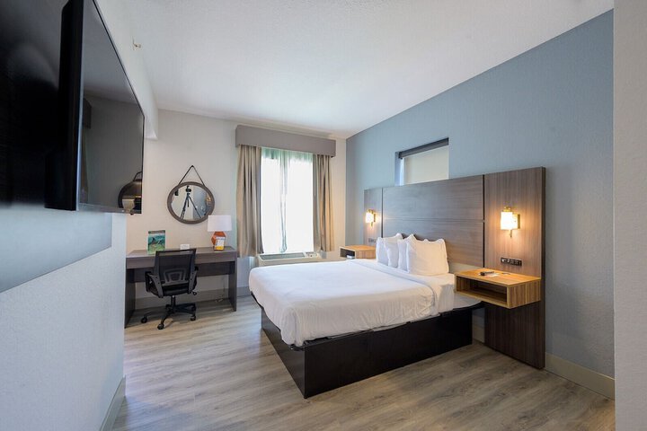 Room 33 of 76