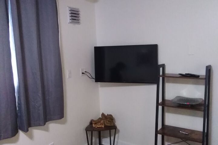 Black Rooster Guesthouse