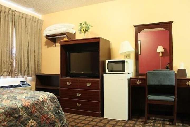 Room 33 of 42