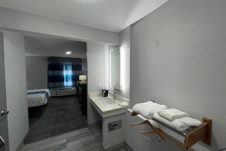 Room 28 of 50