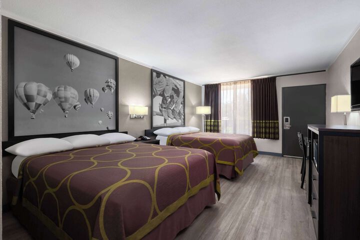 Super 8 by Wyndham Longview / North