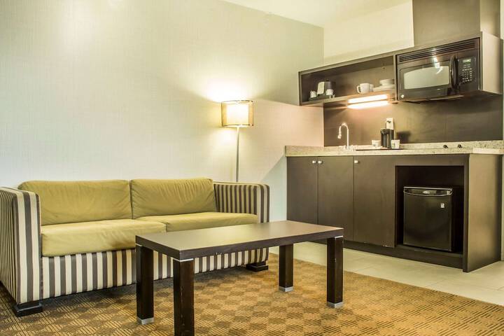 Room 32 of 49