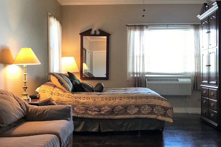 Room 17 of 28