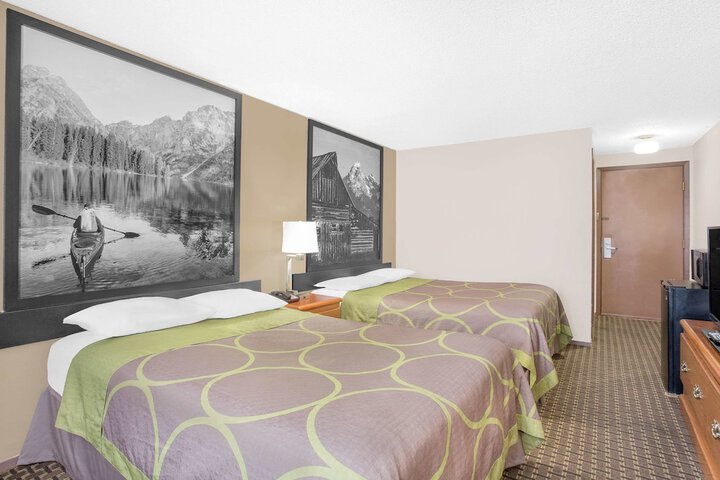 Room 9 of 18
