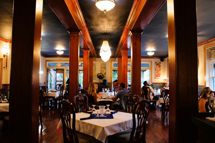 Dining 51 of 52