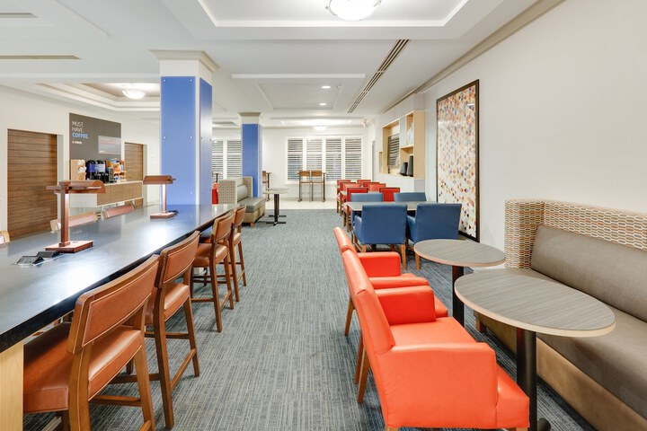 Holiday Inn Express & Suites Dublin by IHG