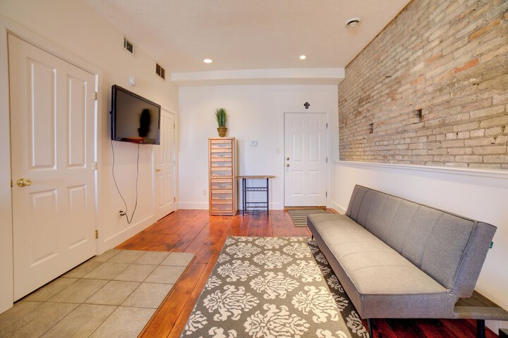 Cozy Lowell Studio 19 Mi to Grand Rapids!