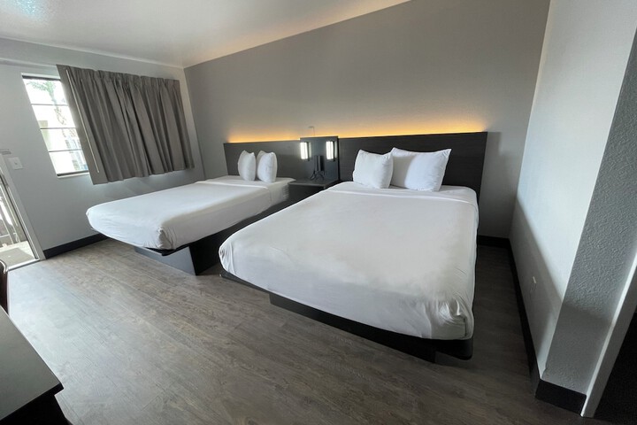 Room 21 of 33