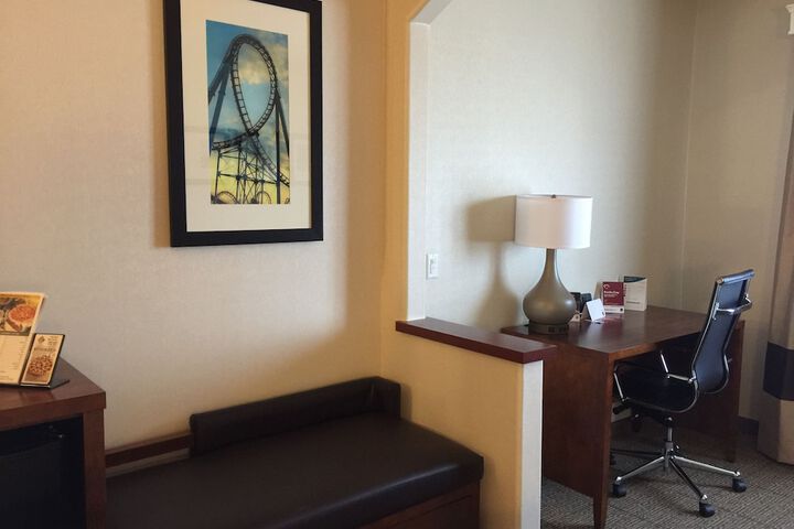 Comfort Suites Near Six Flags Magic Mountain
