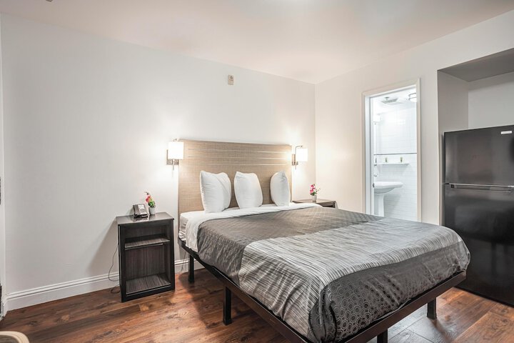 Room 10 of 42