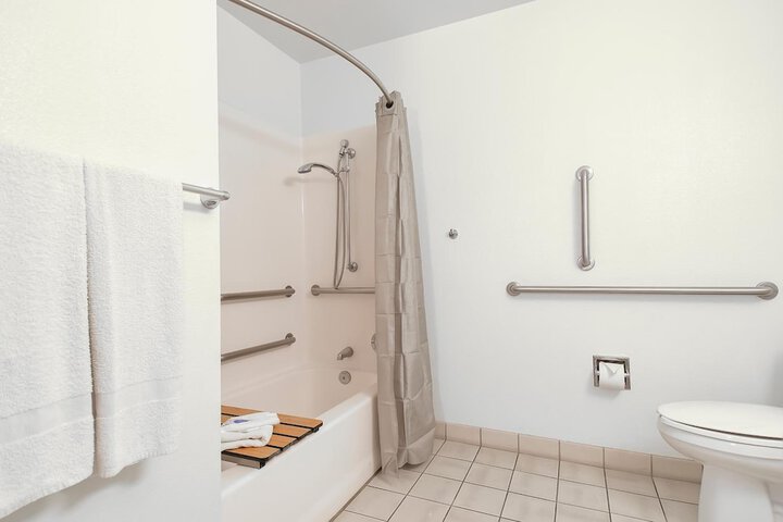 Room 27 of 33