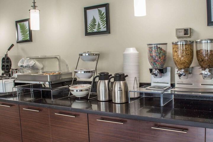 Breakfast/Coffee Service 28 of 33