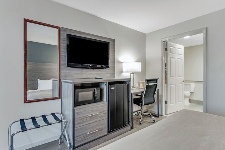 Room 28 of 35