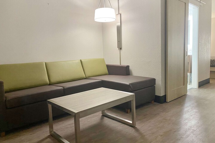 Room 6 of 21