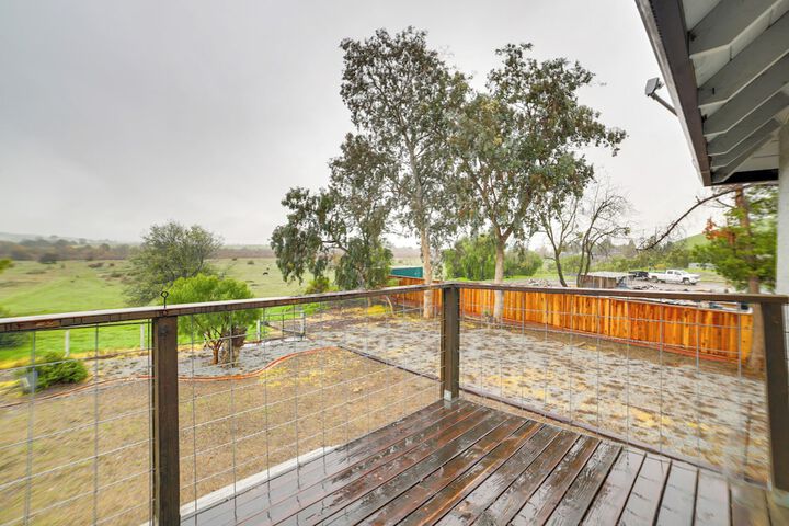 Pet-friendly Hollister Getaway w / Grill!