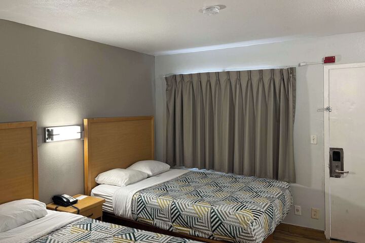 Room 11 of 11