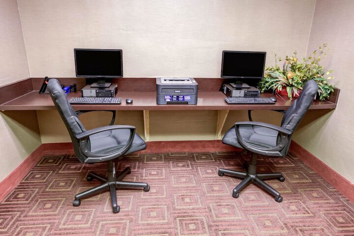 Business Center 31 of 33