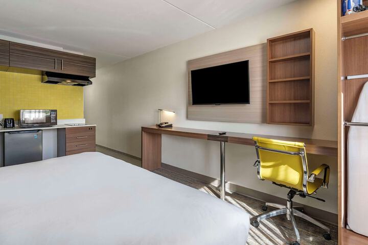 Room 10 of 36