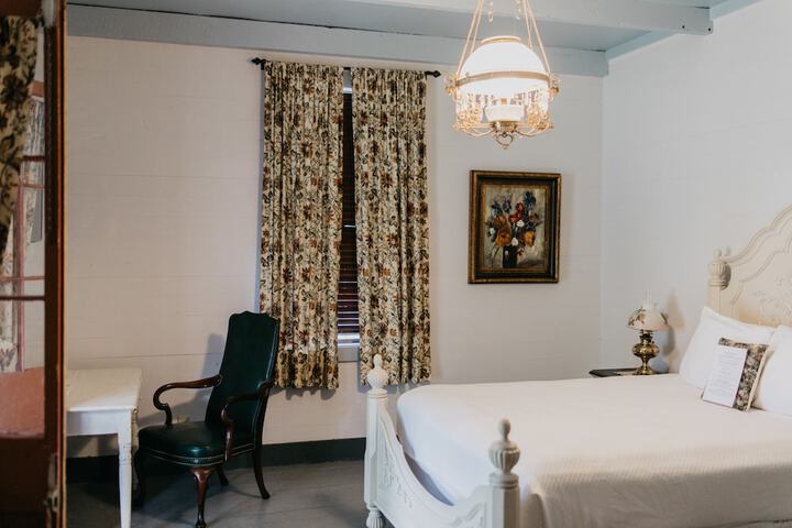 Room 75 of 93