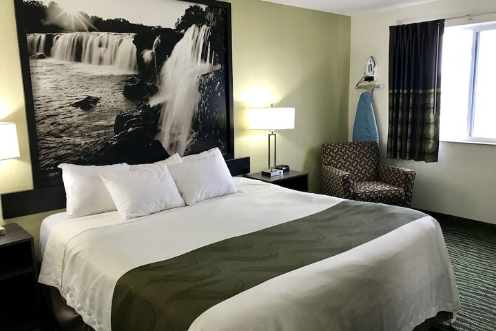 Super 8 by Wyndham Independence Kansas City